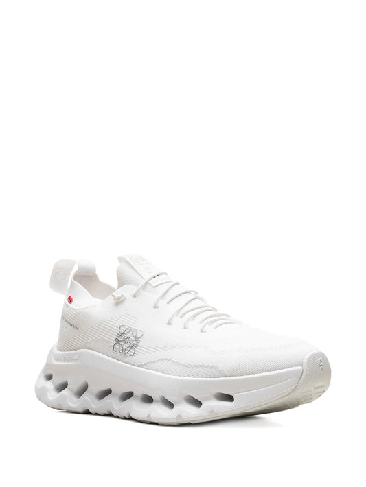 LOEWE x OnCloudtilt All White