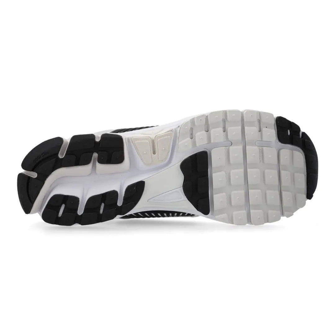 NIKE RUNNING SHOE ZOOM VOMERO 5 - WHITE/BLACK/PLATINUM TINT