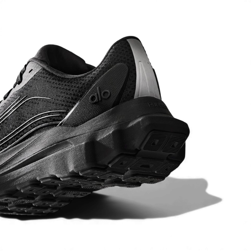 ALO Yoga Runner – triple Black