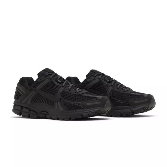 Nike Zoom Vomero 5 triple black