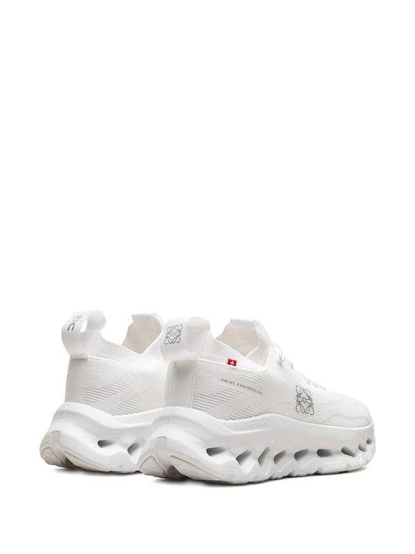 LOEWE x OnCloudtilt All White