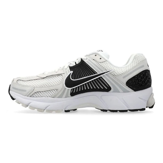 NIKE RUNNING SHOE ZOOM VOMERO 5 - WHITE/BLACK/PLATINUM TINT
