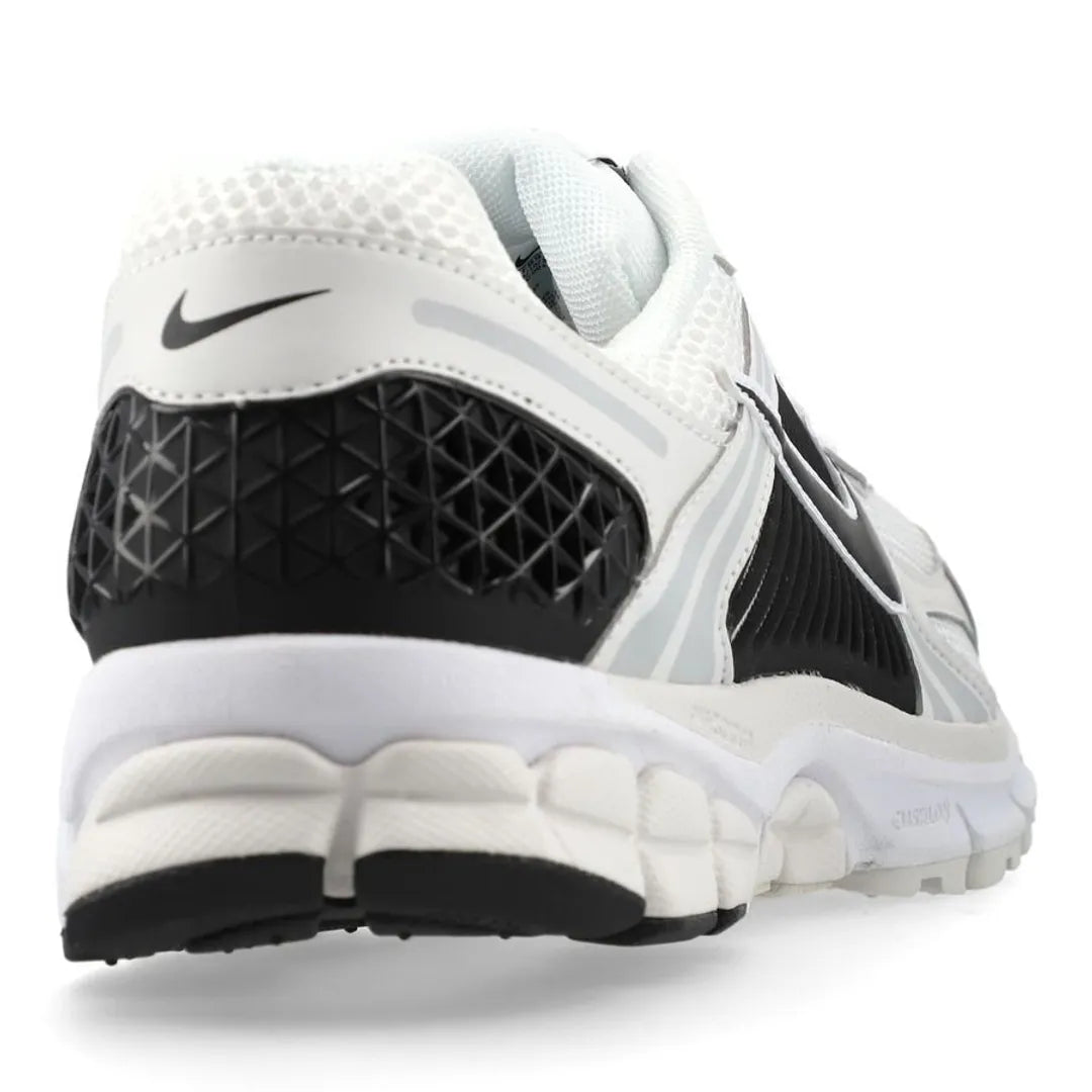 NIKE RUNNING SHOE ZOOM VOMERO 5 - WHITE/BLACK/PLATINUM TINT