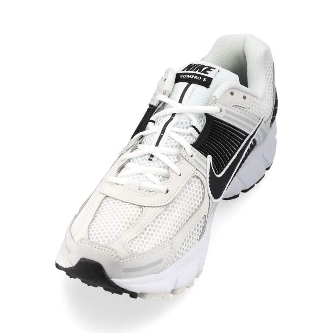 NIKE RUNNING SHOE ZOOM VOMERO 5 - WHITE/BLACK/PLATINUM TINT