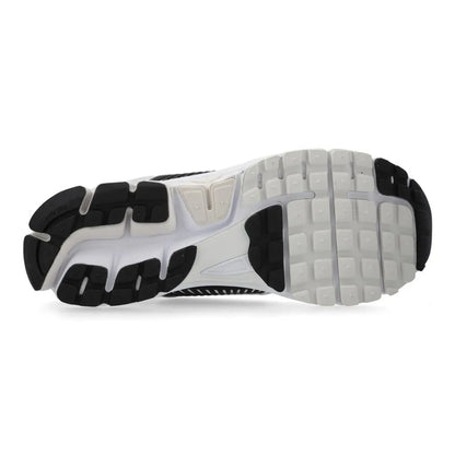 NIKE RUNNING SHOE ZOOM VOMERO 5 - WHITE/BLACK/PLATINUM TINT
