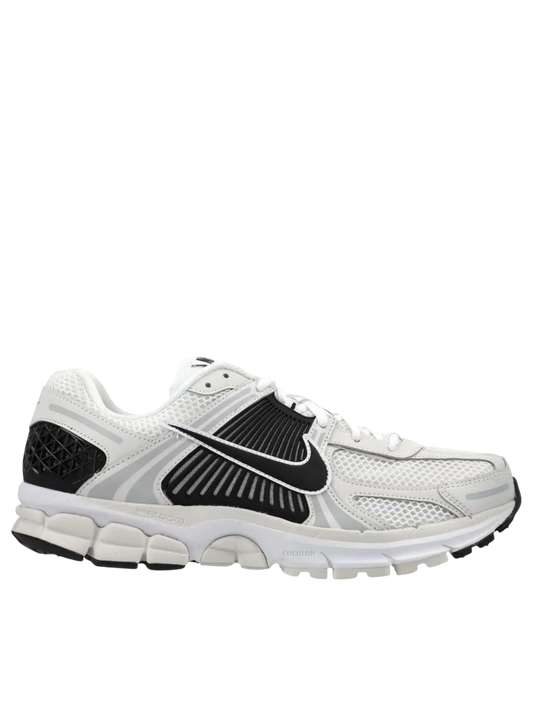 NIKE RUNNING SHOE ZOOM VOMERO 5 - WHITE/BLACK/PLATINUM TINT