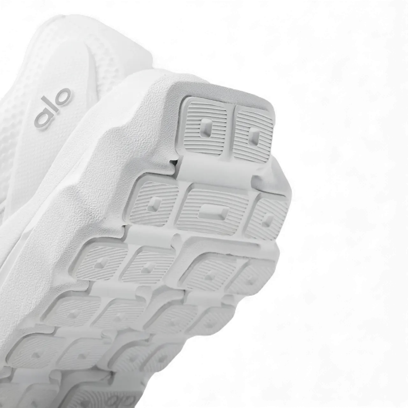 Alo Yoga Runner – Triple White