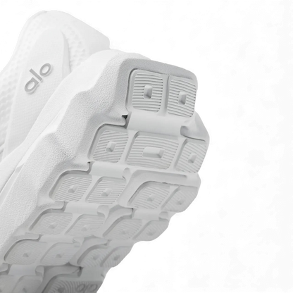 Alo Yoga Runner – Triple White