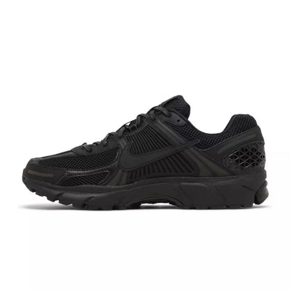 Nike Zoom Vomero 5 triple black